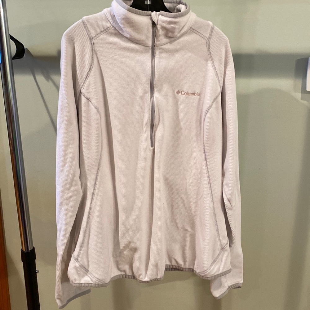 White Columbia 1/2 zip. Size medium.